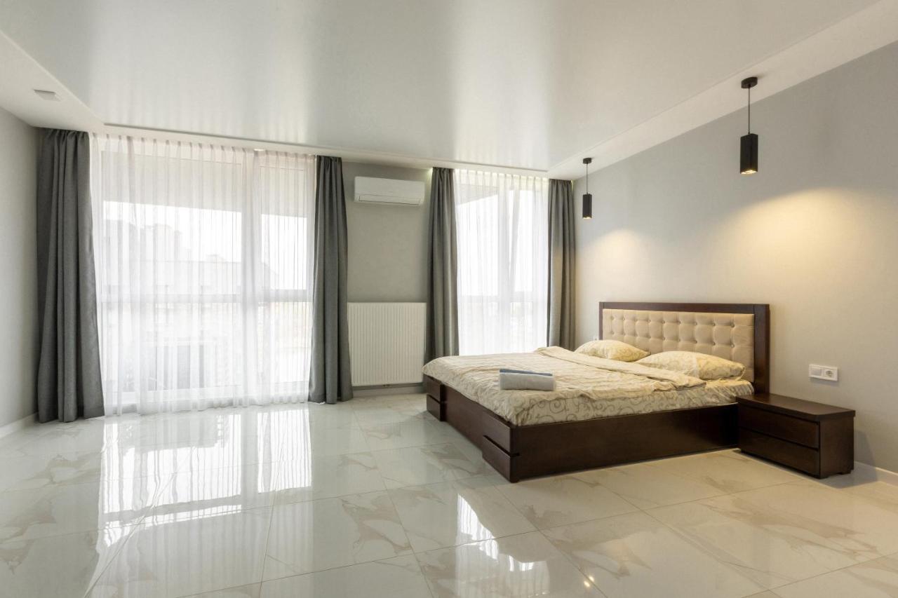 Vip Apartment Near Center Lviv Ngoại thất bức ảnh